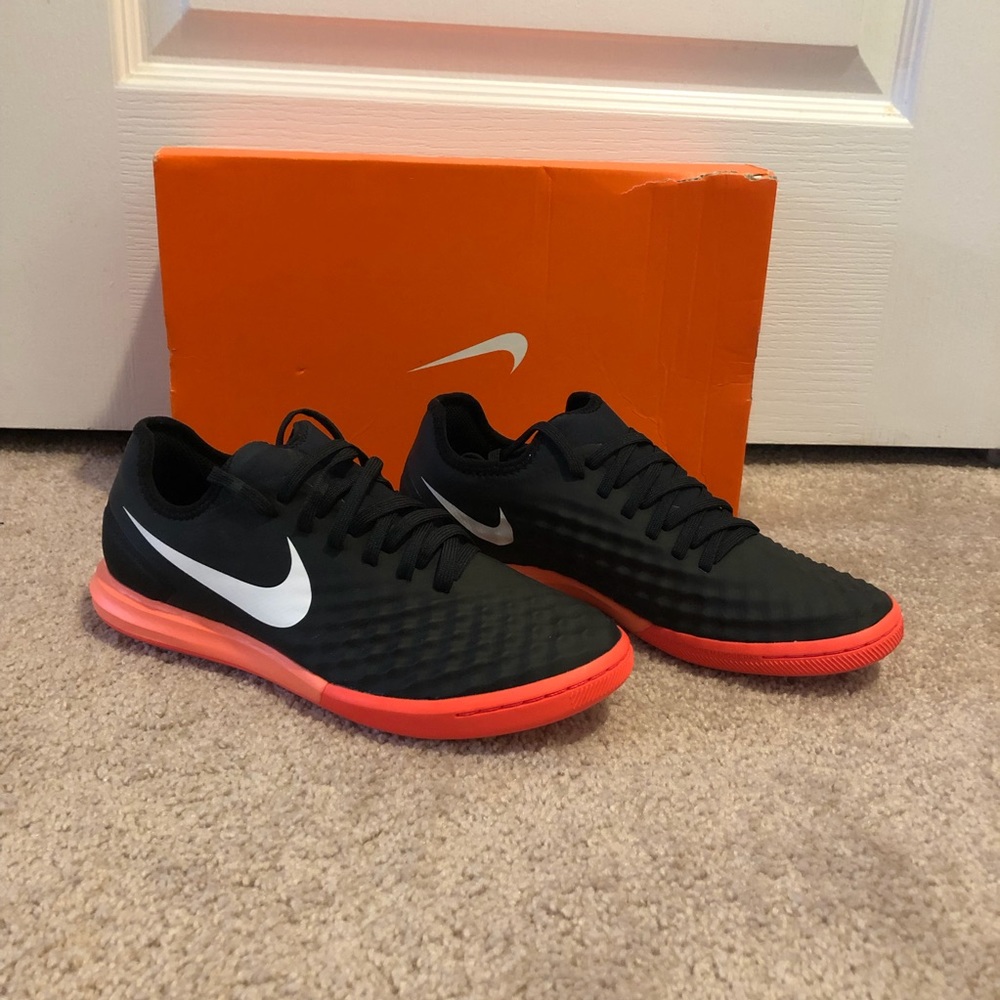 Nike Magistax Finale II (unisex) indoor soccer